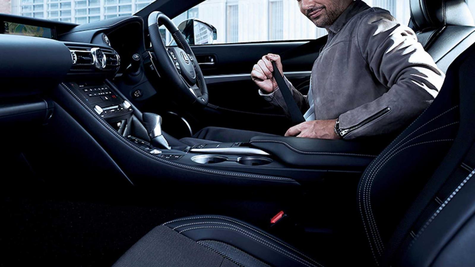 Lexus RC Emotional Ash Edition hứa hẹn trải nghiệm lái phong cách.