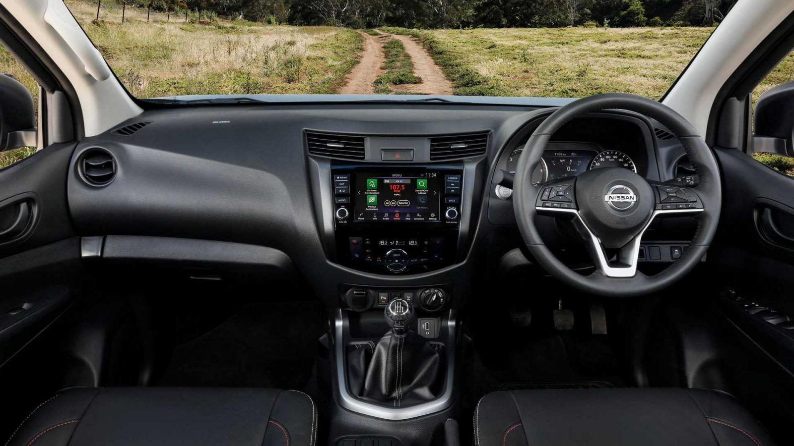 Nissan Navara 2021 bảo toàn độ thân thuộc với người dùng.