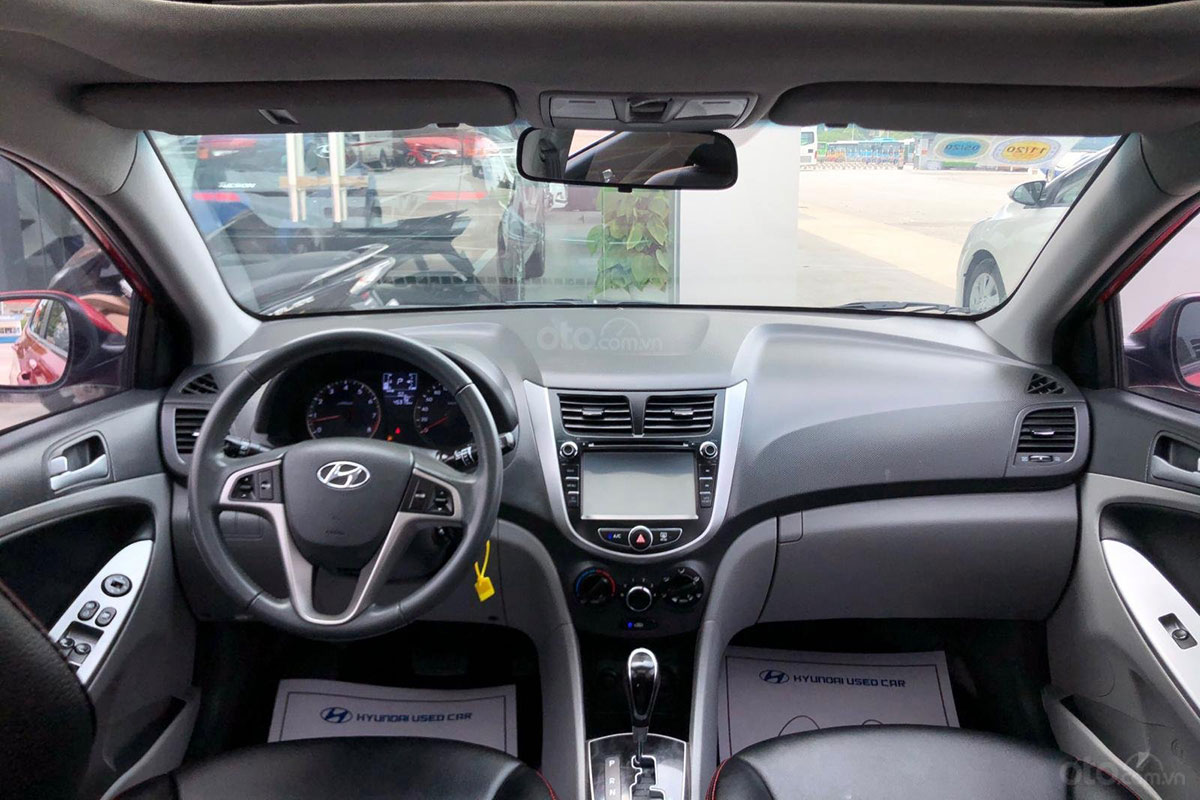 Không gian nội thất xe Hyundai Accent 2015 hatchback 1