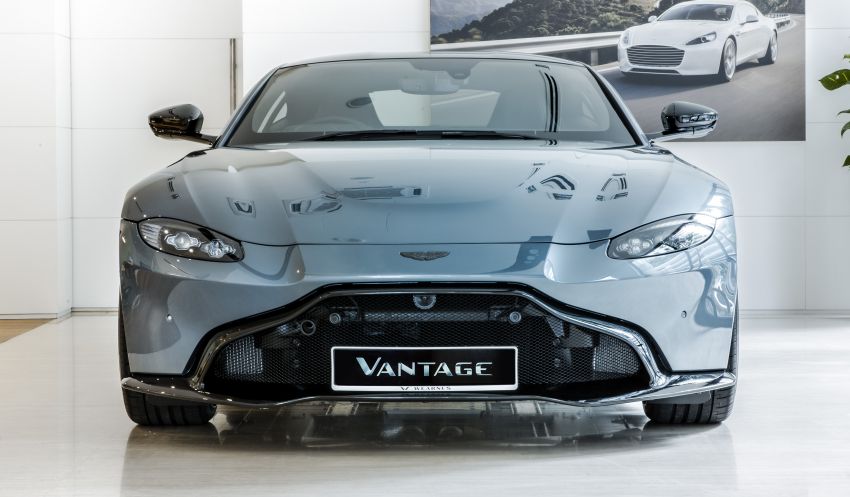 Aston Martin Vantage Dark Knight Edition hấp dẫn cực đỉnh.