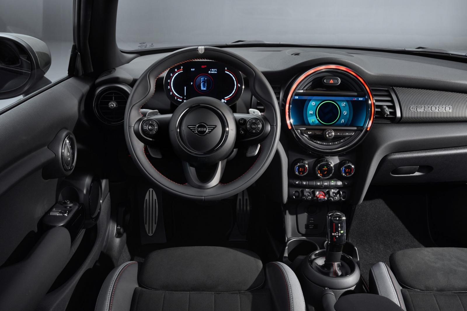 MINI John Cooper Works GP Inspired Edition trang trí tỉ mỉ, đẹp mắt.