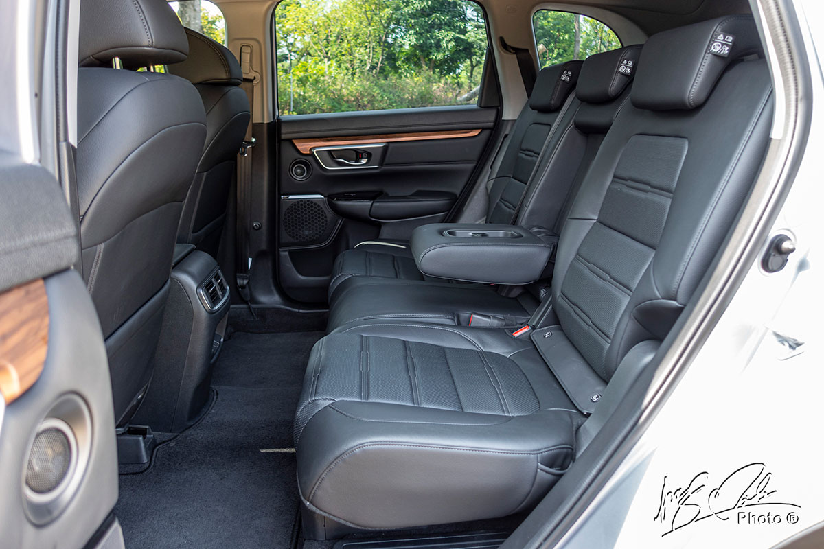 Hàng ghế thứ 2 trên Honda CR-V L 2020-2021 rất thoải mái.