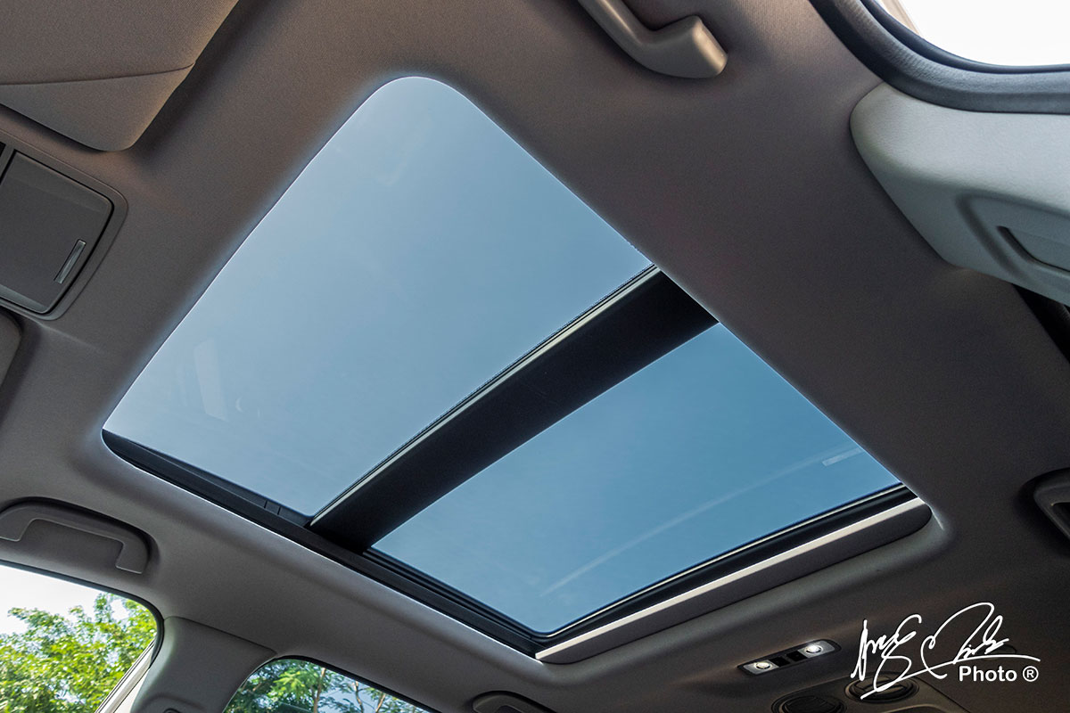 Cửa sổ trời toàn cảnh trên Honda CR-V L 2020-2021.