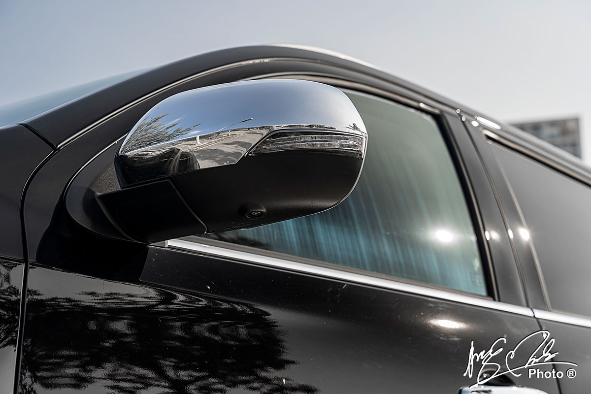 Gương chiếu hậu tích hợp camera 360 trên Mitsubishi Pajero Sport 2020.
