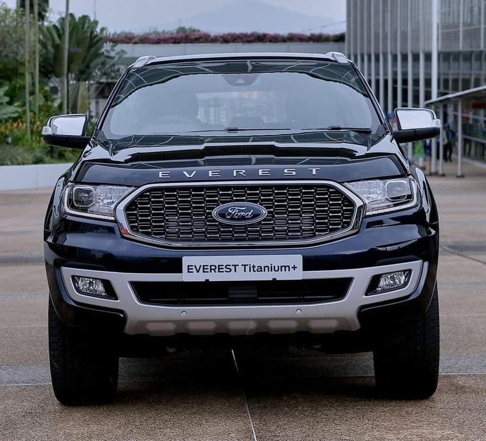Ford Everest 2021 mới về đại lý.