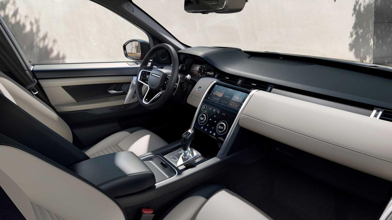 Land Rover Discovery Sport 2021 nâng cấp mới về mặt công nghệ.