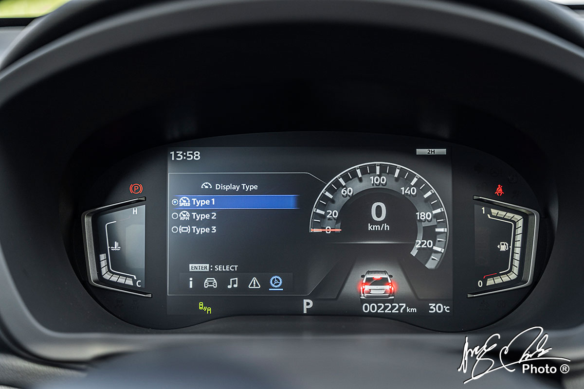 Đồng hồ kỹ thuật số của Mitsubishi Pajero Sport 2020.