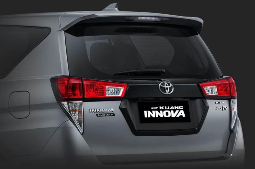 Toyota Innova 2021 nâng cấp với tạo hình tươi mới hơn.