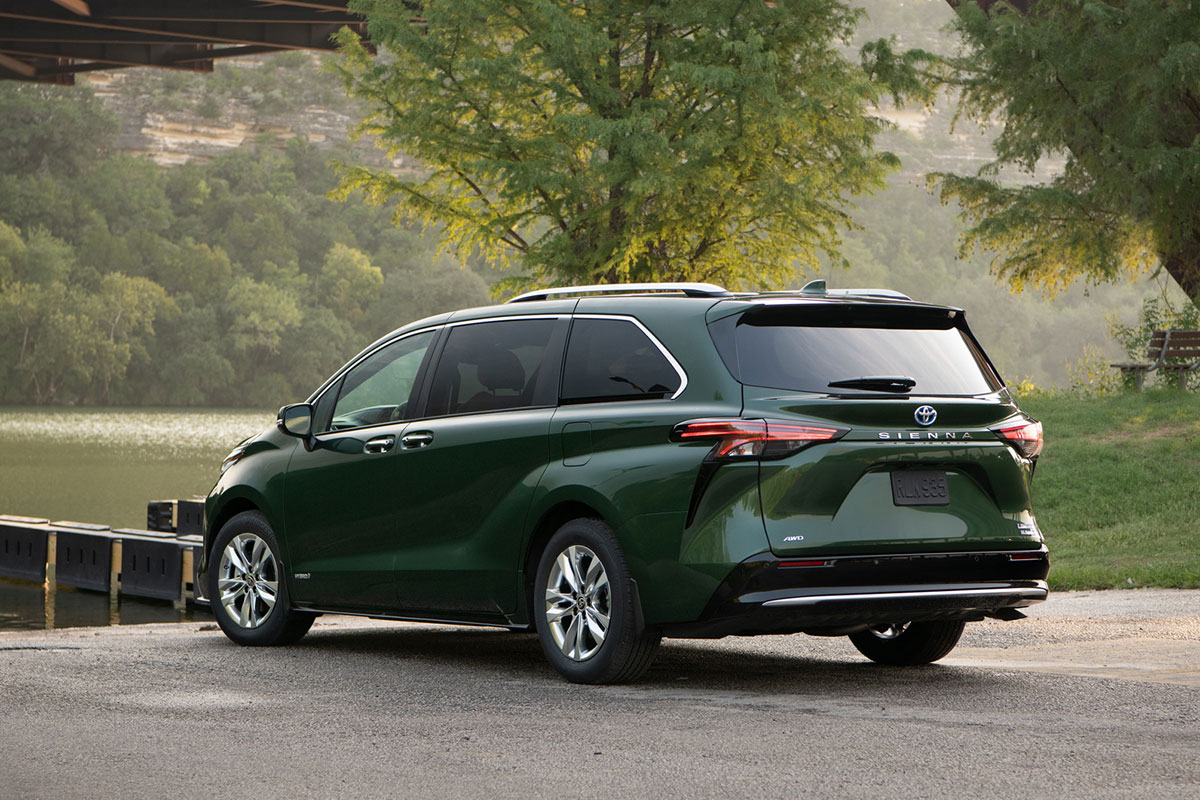 Đánh giá xe Toyota Sienna 2021: Đuôi xe Ảnh Đuôi xe xe Toyota Sienna 2021