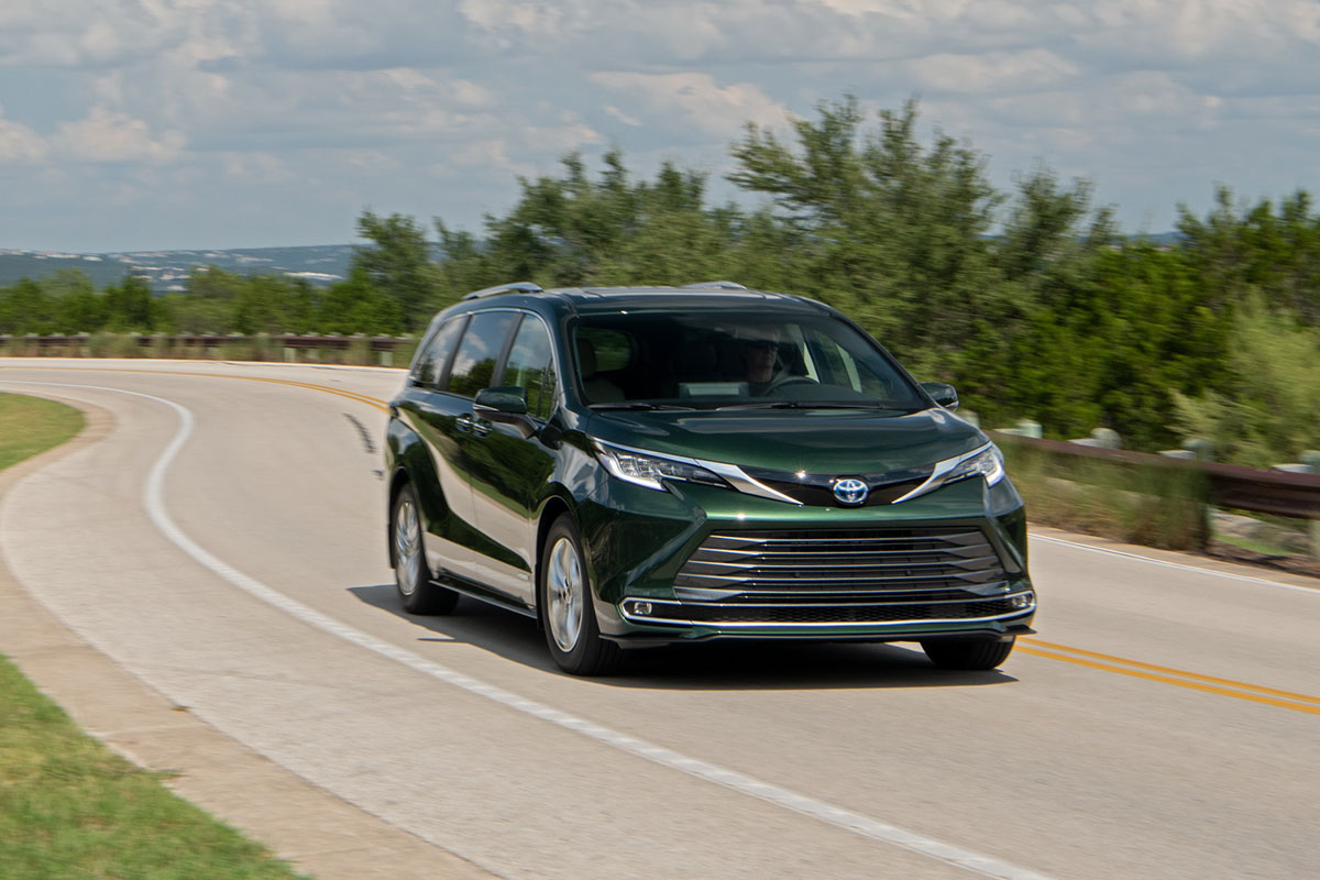 Đánh giá xe Toyota Sienna 2021: Động cơ Ảnh Động cơ xe Toyota Sienna 2021