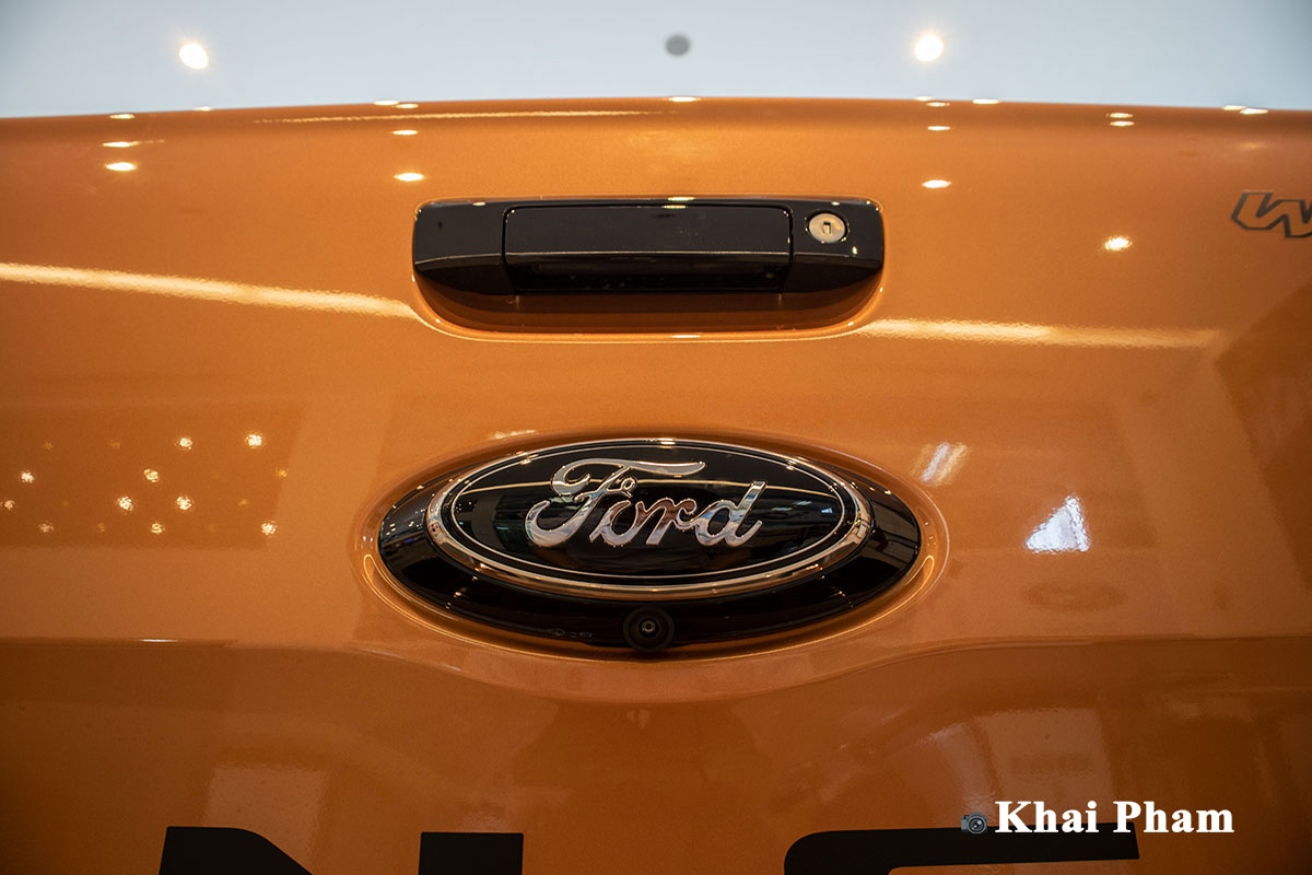 Đánh giá xe Ford Ranger Wildtrak 2021: Camera lùi Ảnh Camera lùi xe Ford Ranger Wildtrak 2021