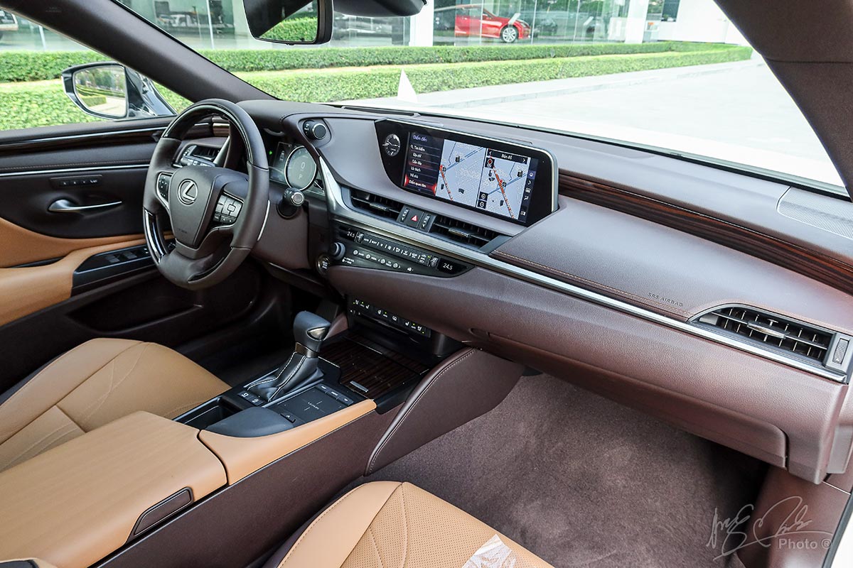 Nội thất của Lexus ES 2021.