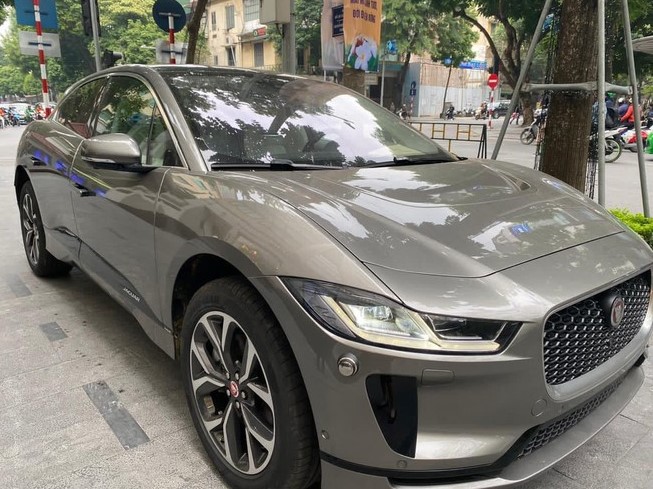 Bắt gặp chiếc Jaguar I-Pace chạy điện đầu tiên tại Việt Nam 1