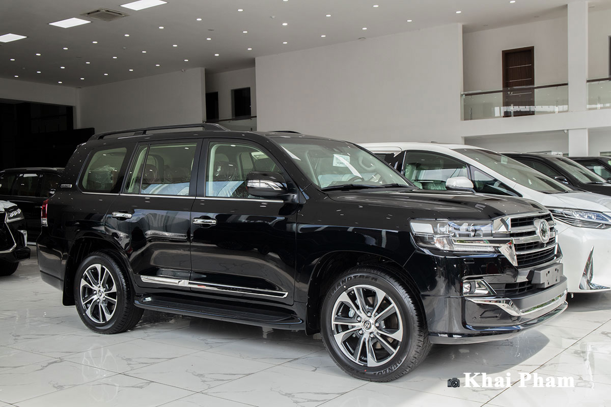 Đánh giá xe Toyota Land Cruiser 2021: Giới thiệu chung Ảnh trước xe Toyota Land Cruiser 2021