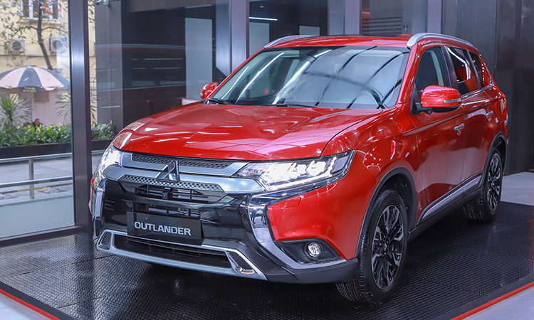 Mitsubishi Outlander tiếp tục là cái tên cuối phân khúc CUV.