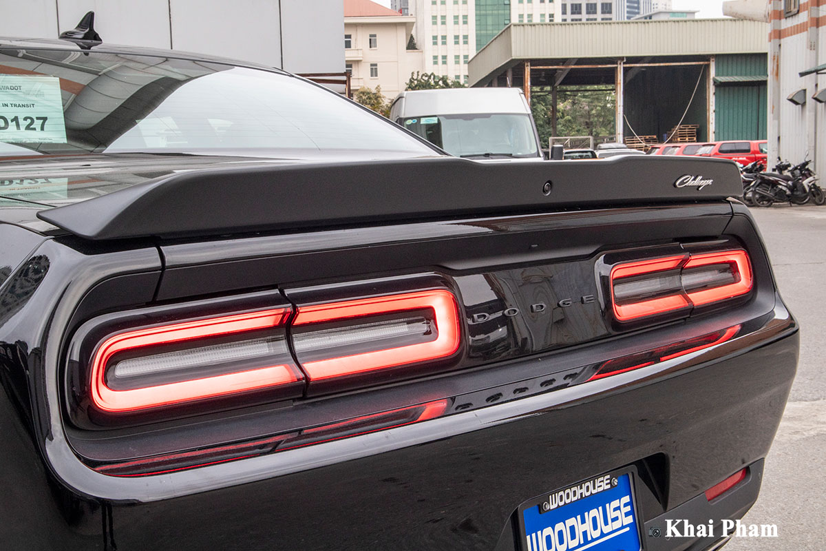 Ảnh Đèn hậu xe Dodge Challenger 2021