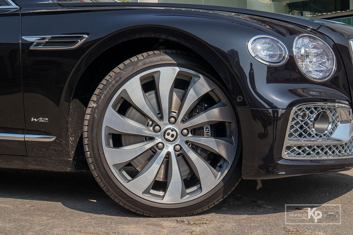 Ảnh La-zăng xe Bentley Flying Spur W12