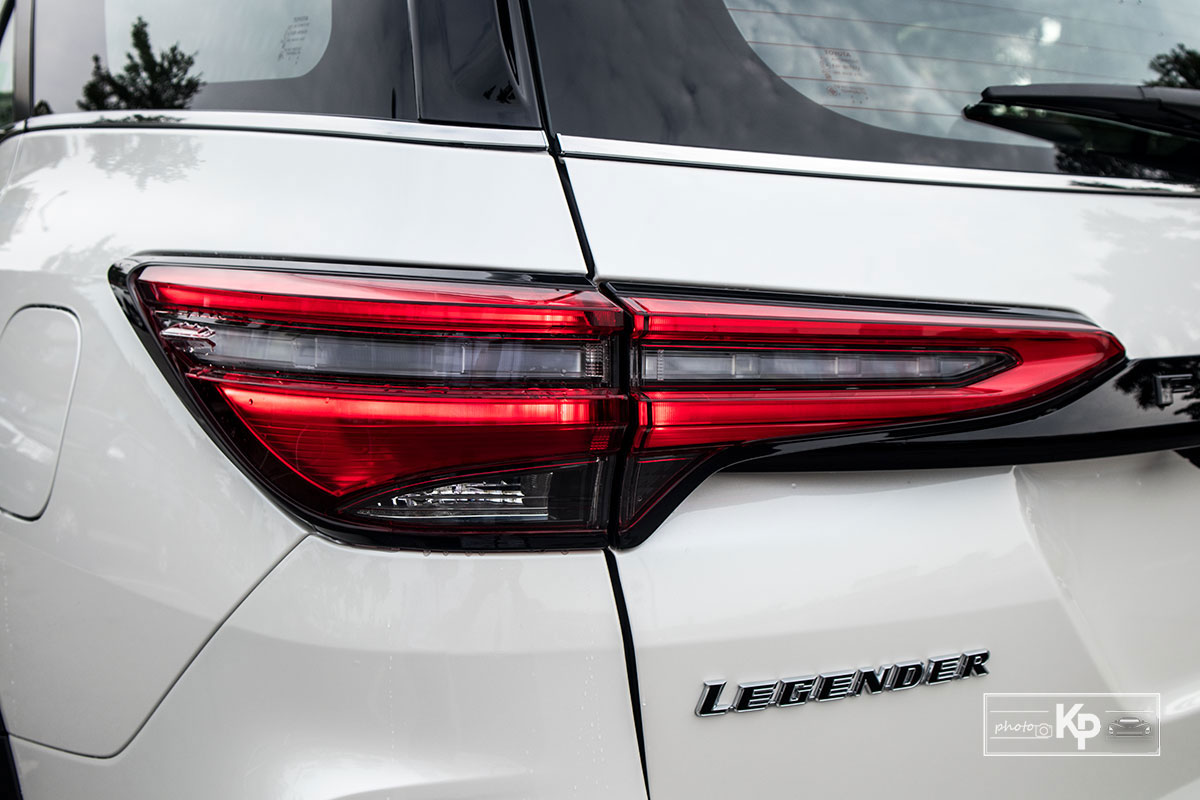 Ảnh Đèn hậu xe Toyota Fortuner 2021