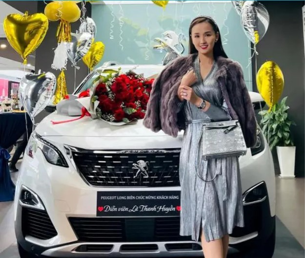Diễn viên Lã Thanh Huyền chi tiền tỷ tậu Peugeot 3008 ALL NEW mừng năm mới 1