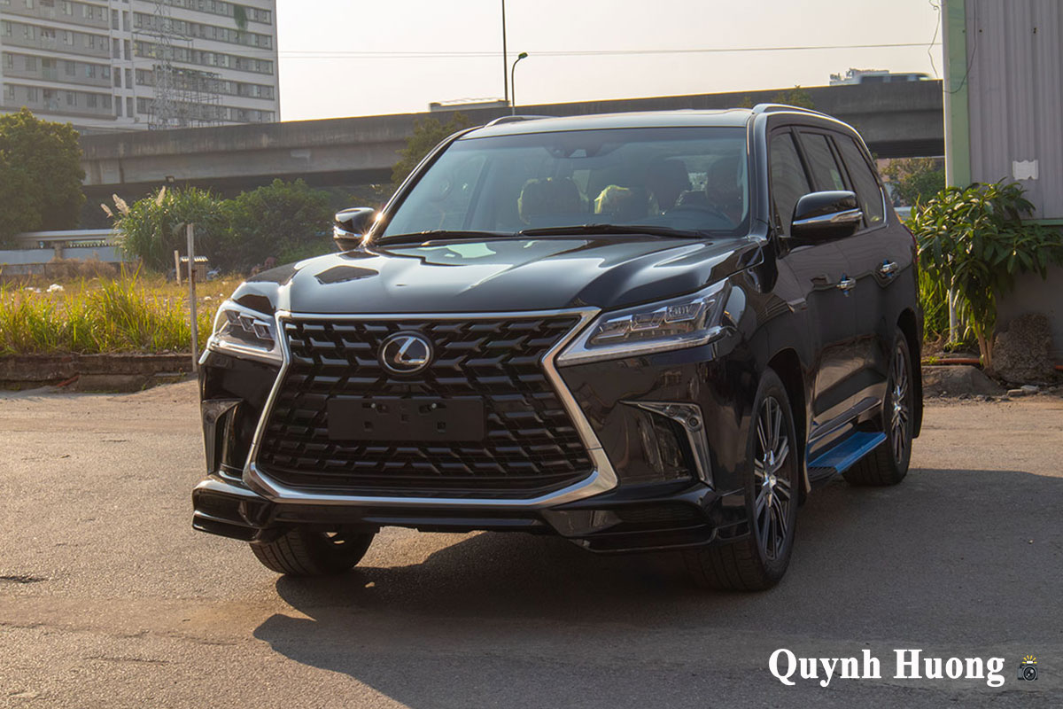 Lexus LX570 Super Sport 2021 đầu tiên cập bến Việt Nam với ngoại hình mới a1