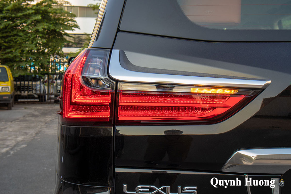 Lexus LX570 Super Sport 2021 đầu tiên cập bến Việt Nam với ngoại hình mới a6