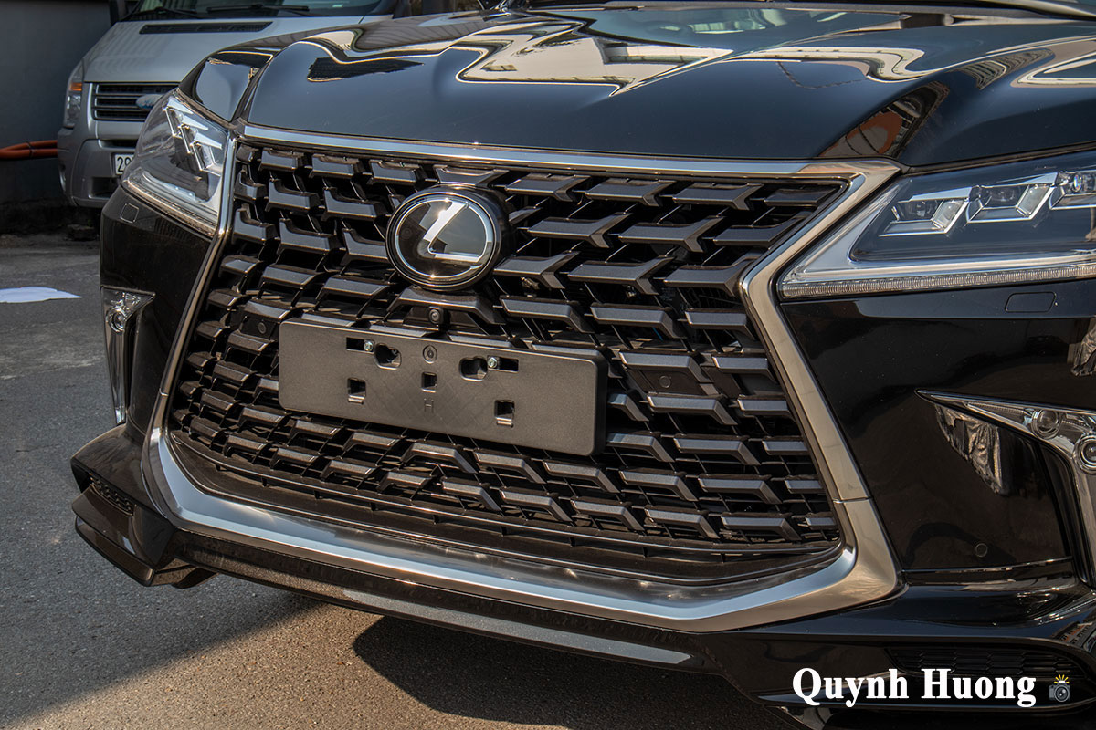 Lexus LX570 Super Sport 2021 đầu tiên cập bến Việt Nam với ngoại hình mới a2
