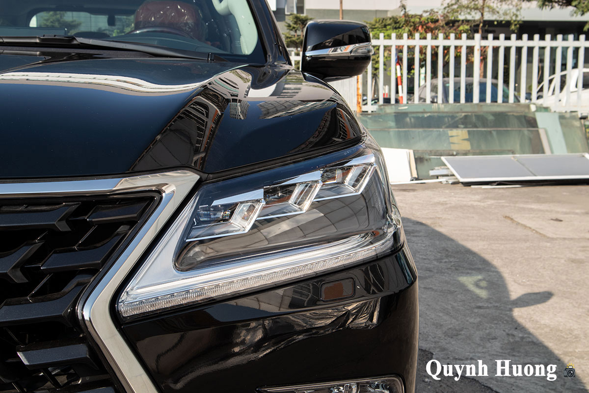 Lexus LX570 Super Sport 2021 đầu tiên cập bến Việt Nam với ngoại hình mới a3