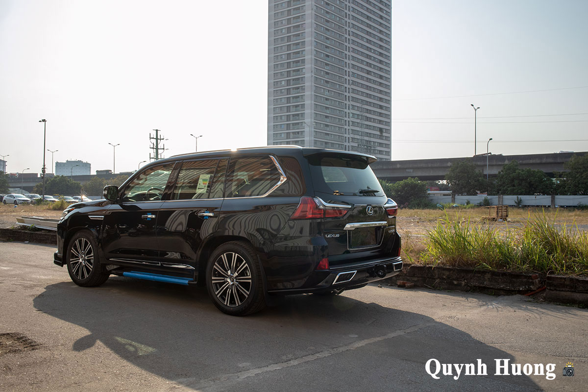 Lexus LX570 Super Sport 2021 đầu tiên cập bến Việt Nam với ngoại hình mới a5