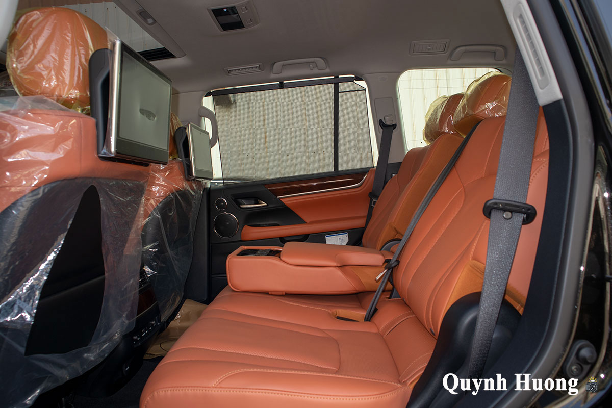 Lexus LX570 Super Sport 2021 đầu tiên cập bến Việt Nam với ngoại hình mới a11