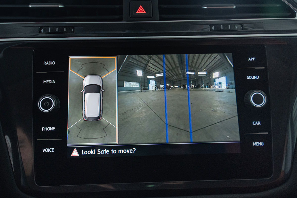 Camera 360 hiển thị hình ảnh 3D xung quanh xe 1