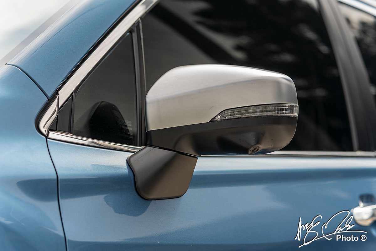Gương chiếu hậu gắn trên thân xe Subaru Forester 2021.