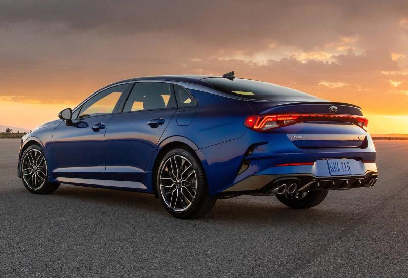 Kia Optima là mẫu xe hấp dẫn khẳng đỉnh độ cạnh tranh của hãng xe Hàn Quốc.