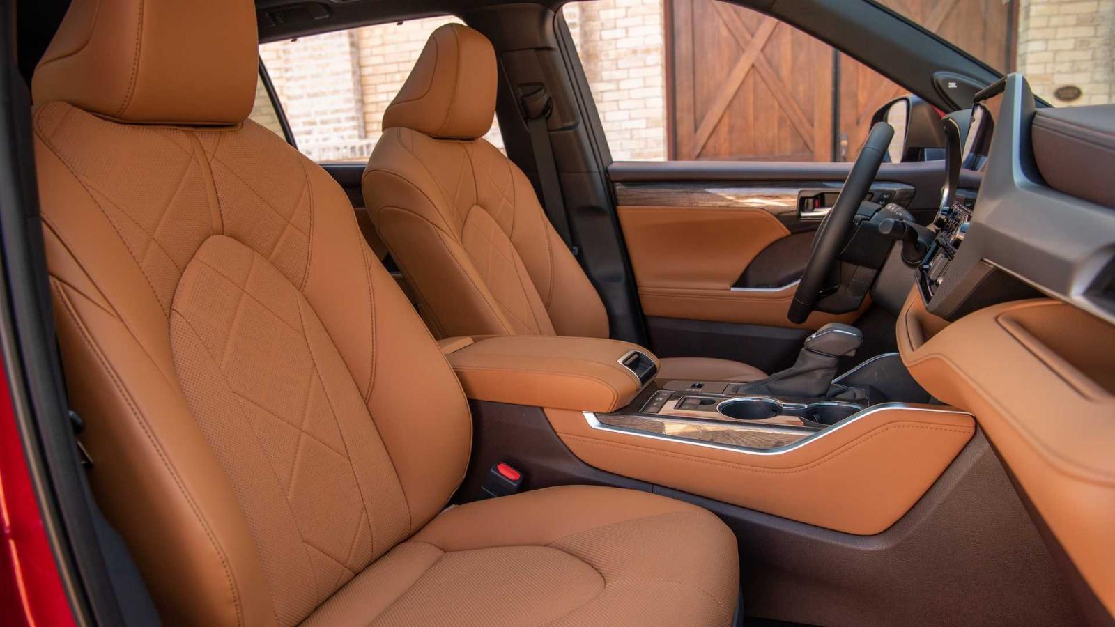 Model xe Toyota Highlander đương thời chưa thỏa mãn khách hàng về mặt không gian.