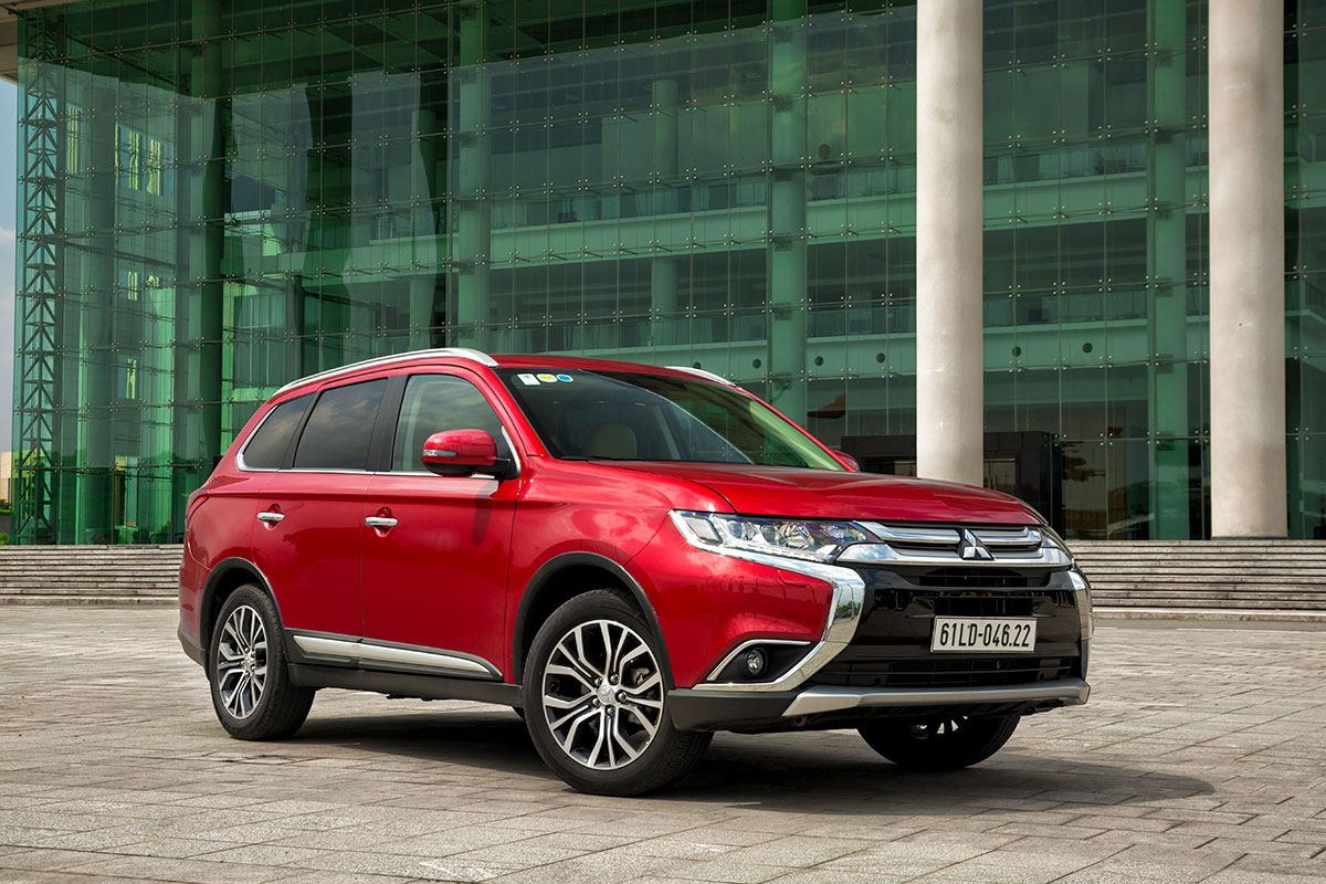 Mitsubishi Outlander cũng nằm trong đợt triệu hồi liên quan đến bơm xăng.