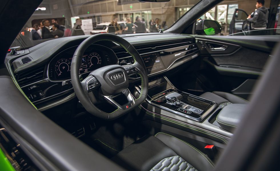 Audi RS Q8 2021 đúng chuẩn xe hiệu suất cao cấp.