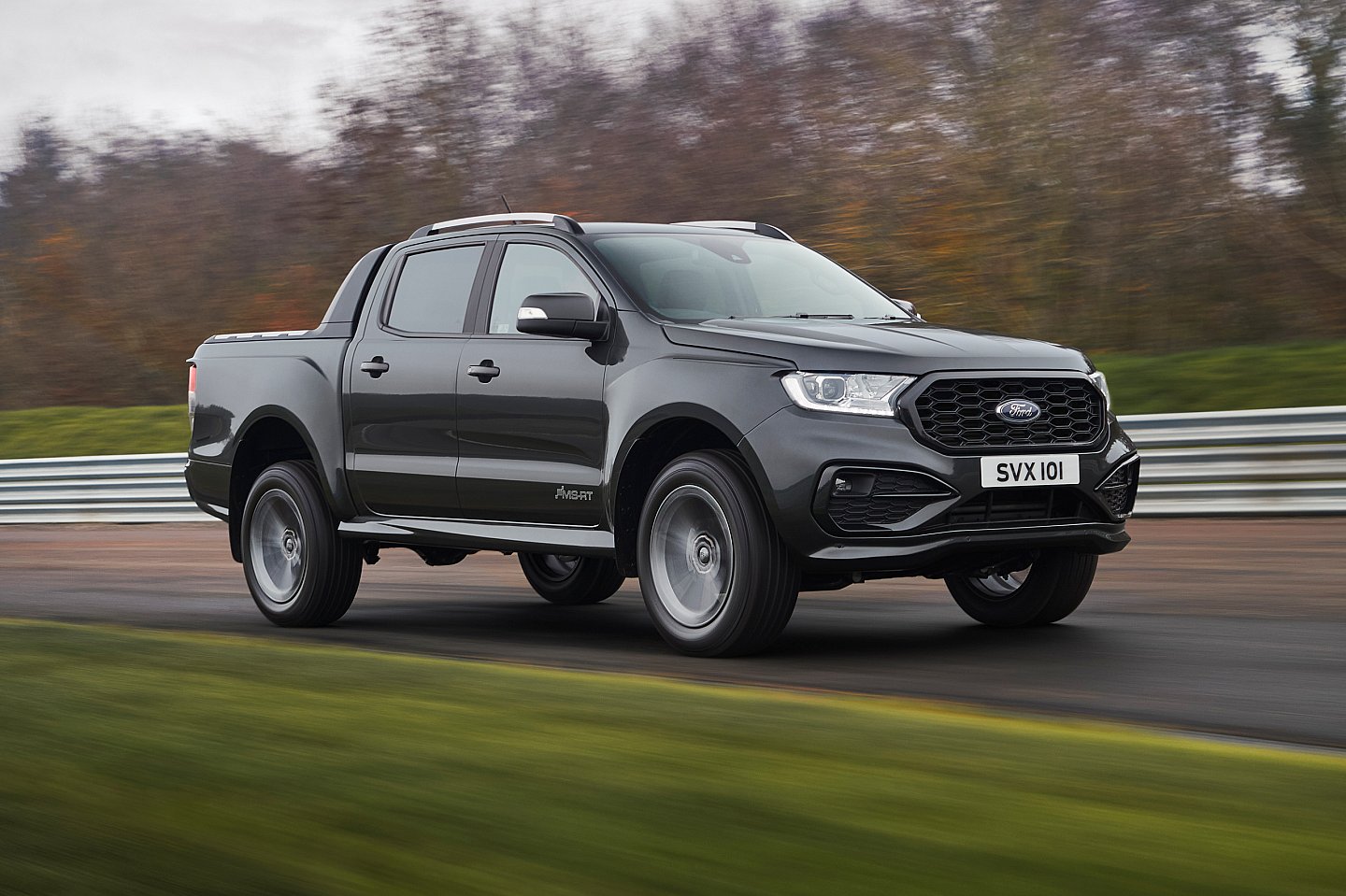 Ford Ranger MS-RT ra mắt với phong cách xe đua.