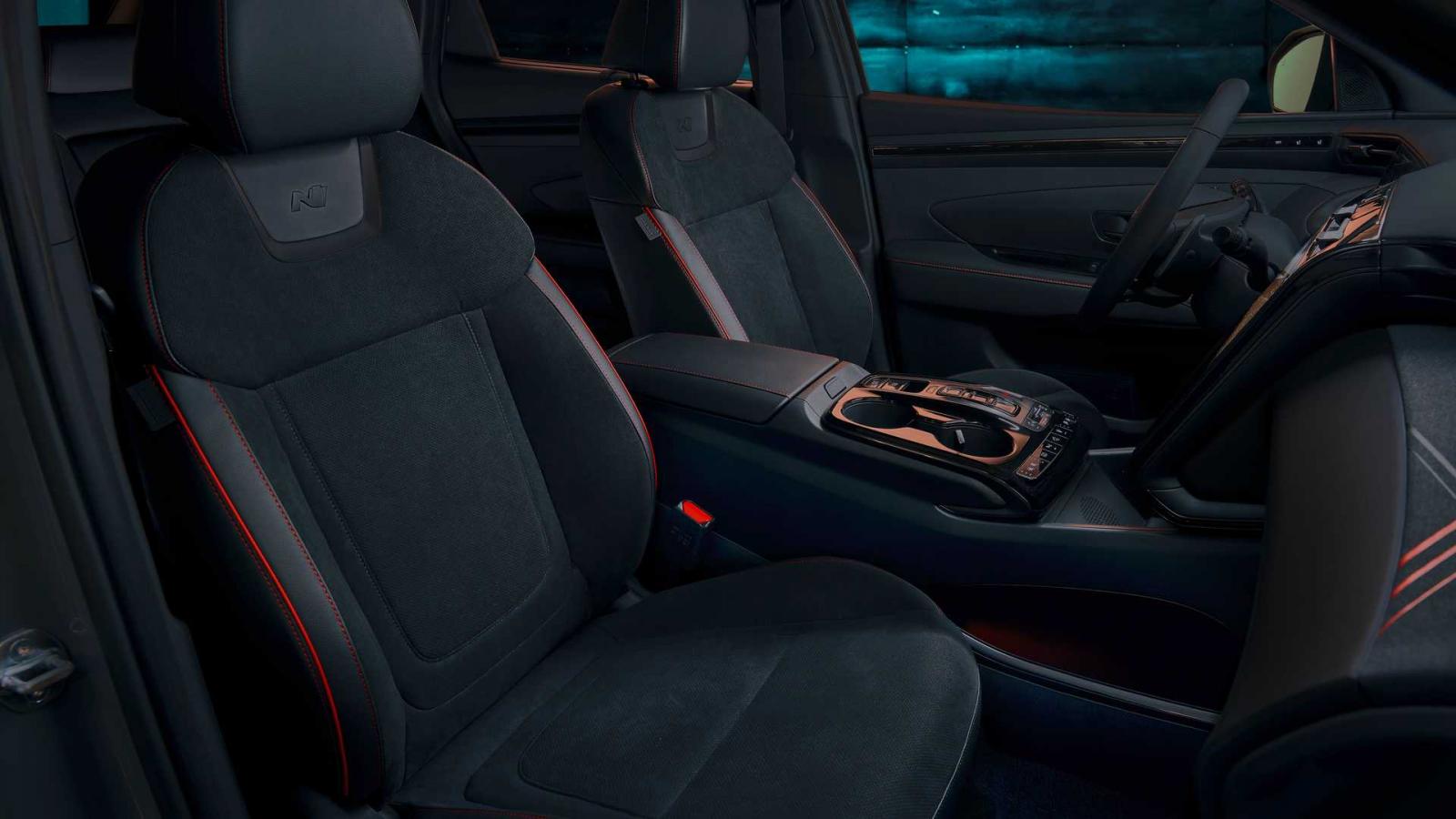 Trang trí Hyundai Tucson 2021 N Line khiến xe trở nên bắt mắt hơn nữa.