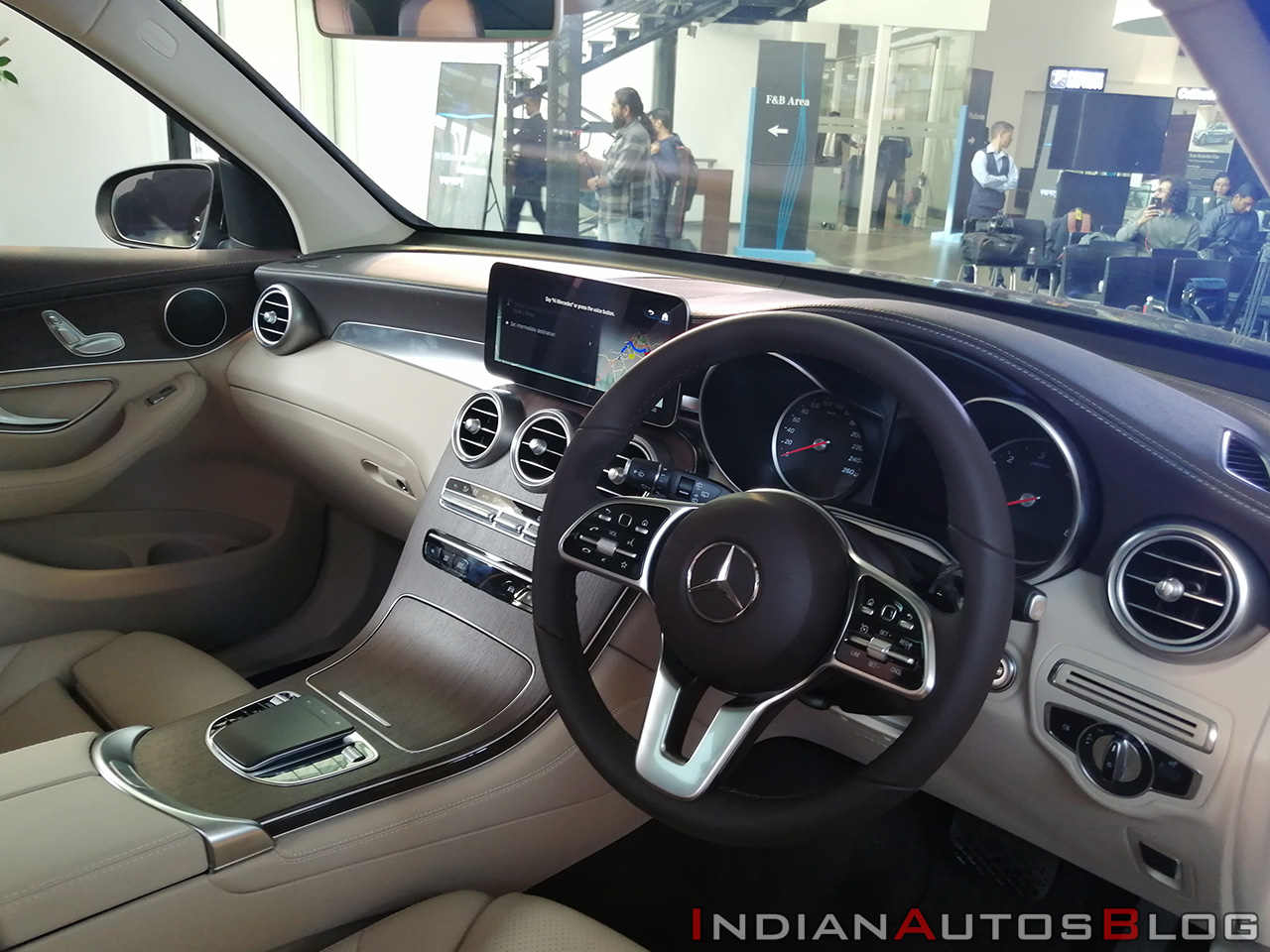 Mercedes-Benz GLC 2021 trang bị hàng loạt các tính năng hiện đại và tiện nghi cực đỉnh Mercedes-Benz GLC 2021 trang bị hàng loạt các tính năng hiện đại và tiện nghi cực đỉnh.