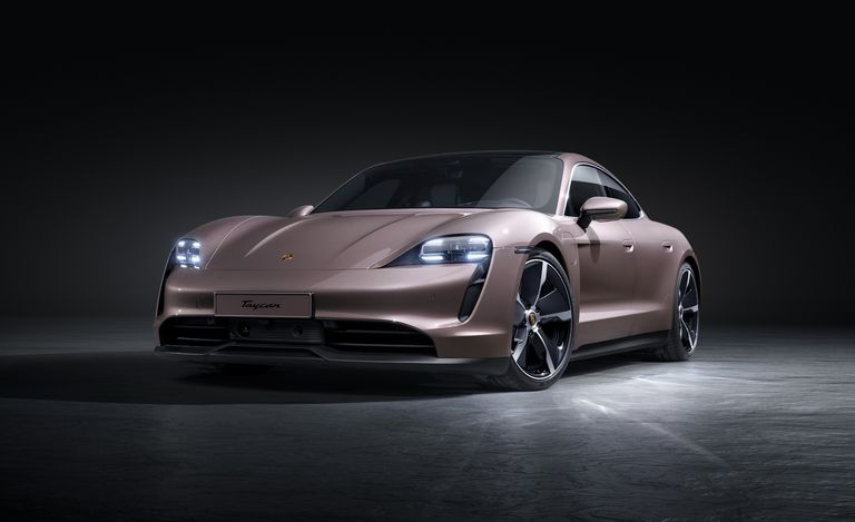 Porsche Taycan 2021 biến thể giá rẻ chào hàng.