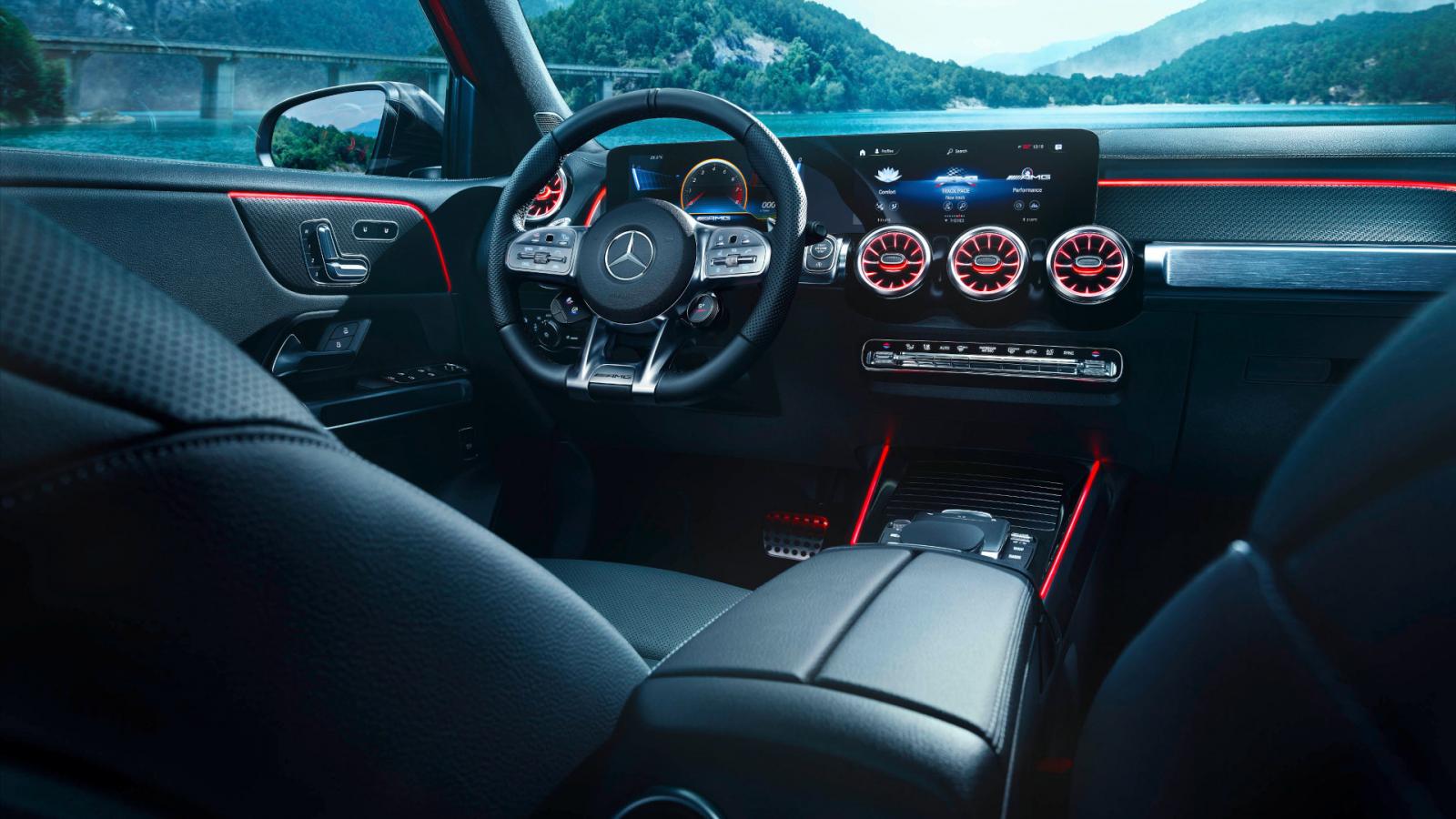 Mercedes-AMG GLB 35 2021 đậm chất thể thao hoành tráng.