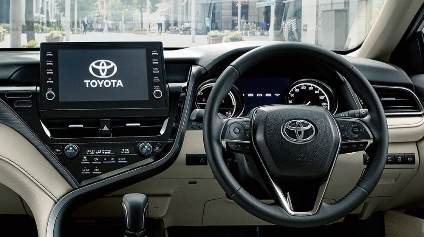 Toyota Camry 2021 tích hợp trang bị hiện đại, cao cấp hơn.