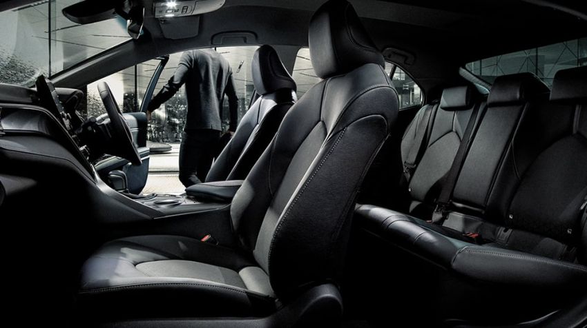 Toyota Camry 2021 nâng cấp mới giữ vững phong độ cùng khả năng phục vụ người dùng.