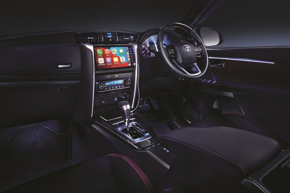 Toyota Fortuner 2021 cũng được tinh chỉnh nội thất đẹp mắt hơn.