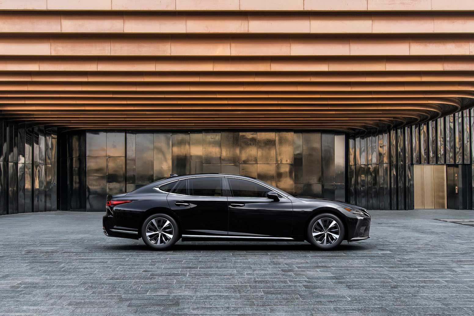 Lexus LS 2021 bán tại Việt Nam 1