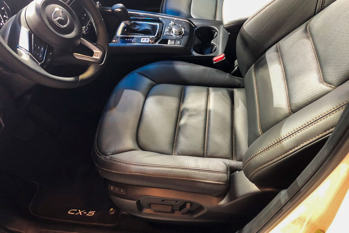 Khoang cabin Mazda Cx5.