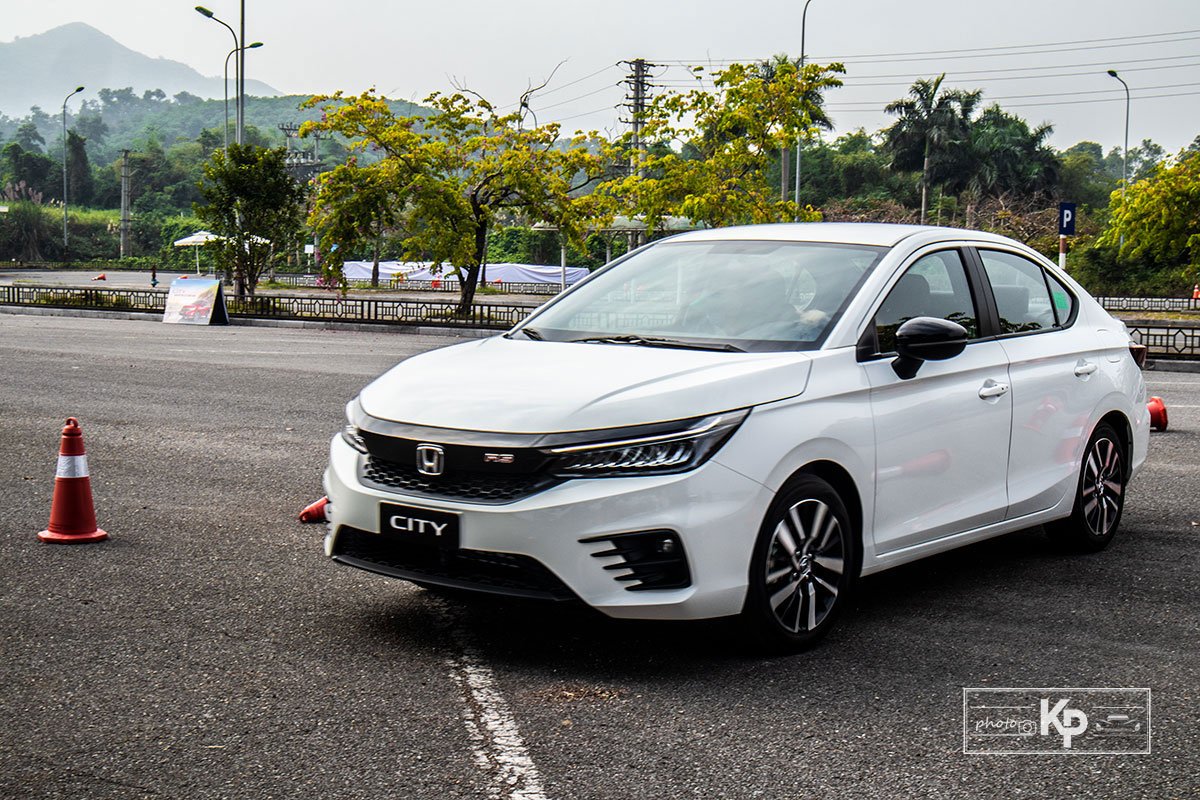 Honda City bất ngờ vượt mặt Toyota Vios.