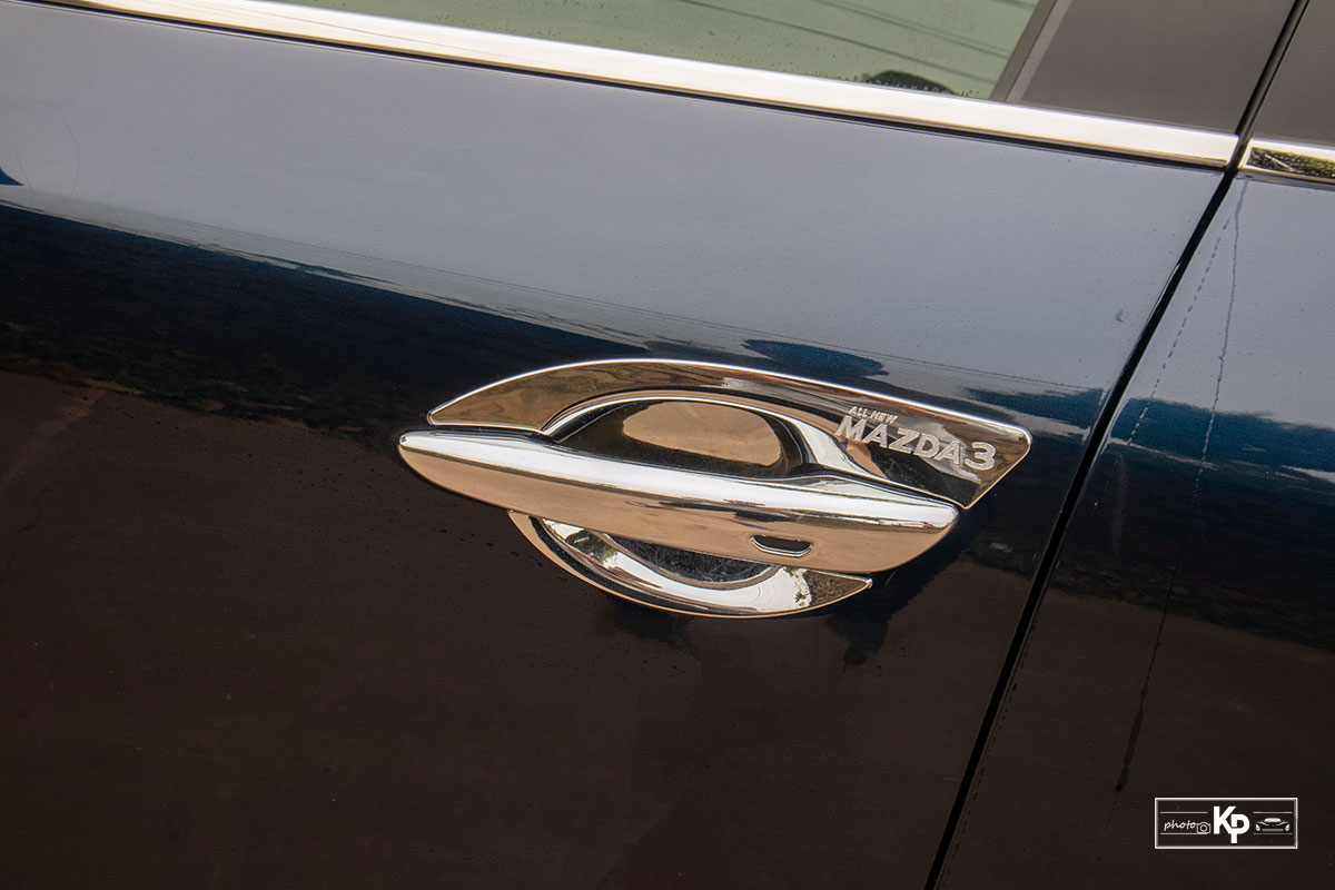 Ảnh Tay nắm cửa xe Mazda 3 1.5L Luxury 2021 a1