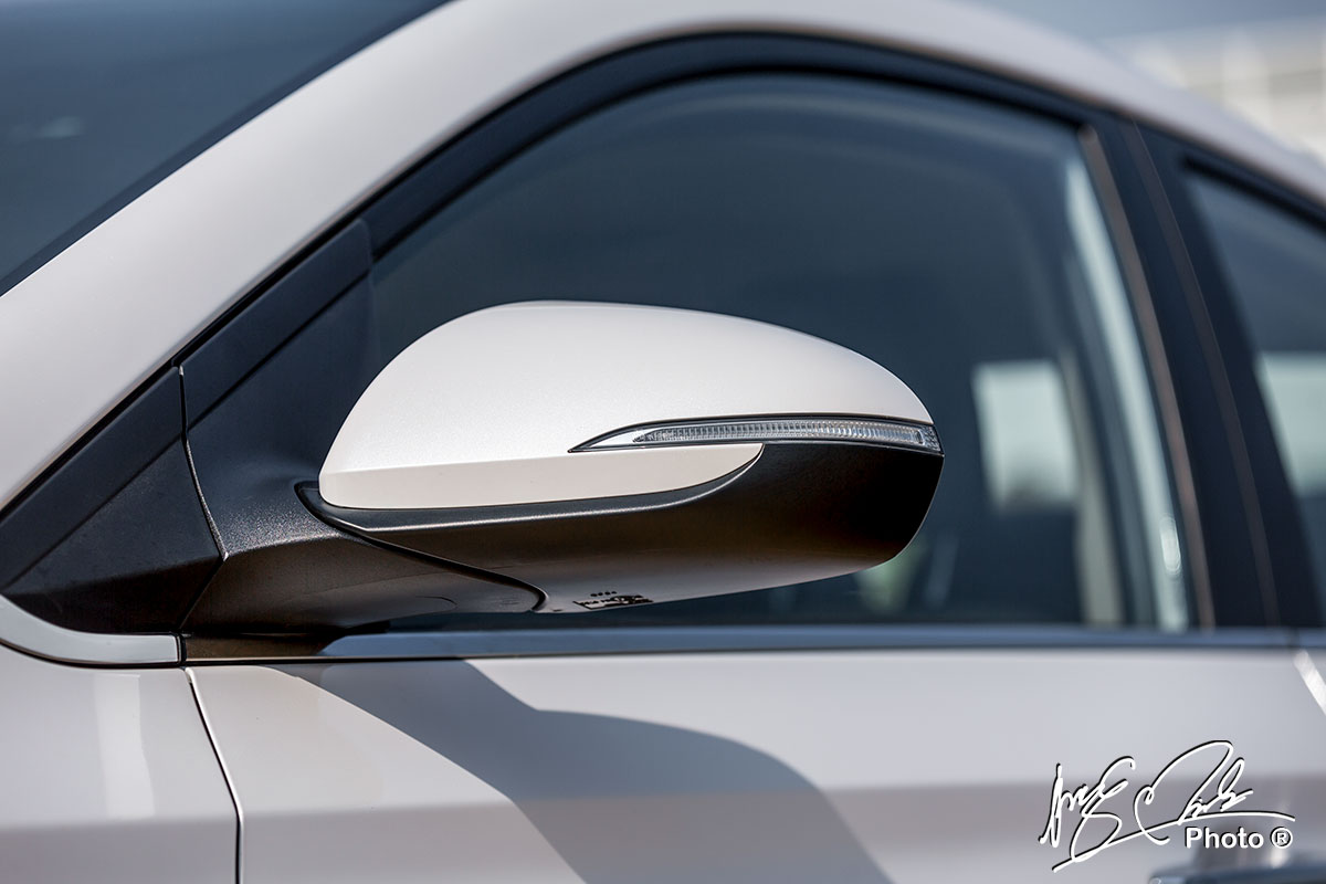 Gương chiếu hậu tích hợp xi nhan LED trên Hyundai Accent 2021.