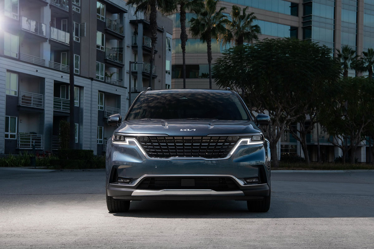 Thiết kế đầu xe Kia Sedona 2021 1