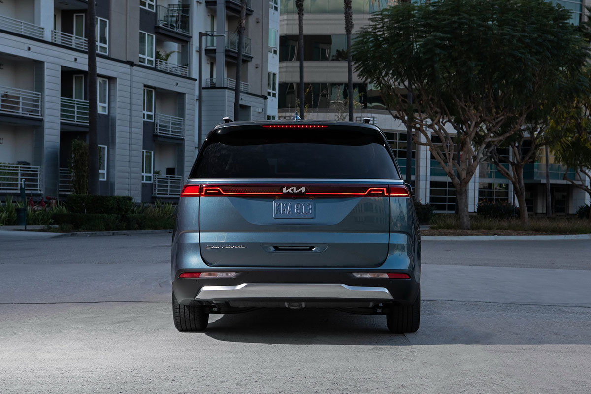 Thiết kế đuôi xe Kia Sedona 2021 1